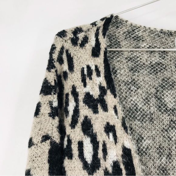 Wildfox Oversized Animal Print Cardigan Size Medium - Picture 2 of 8